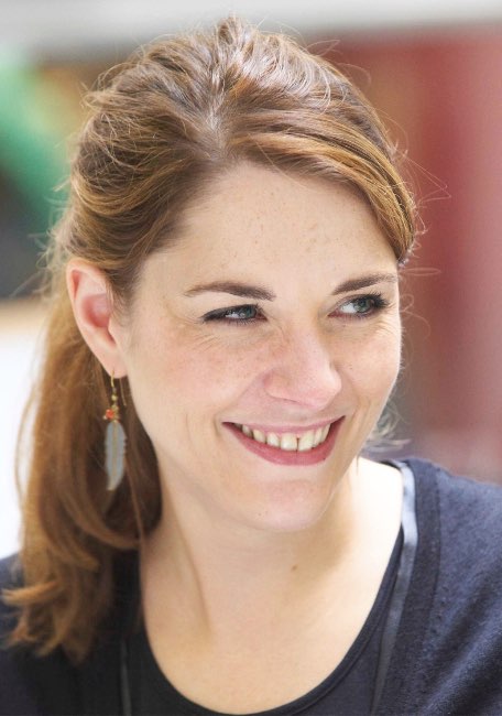 Coach certifiée à Ploemeur, en Bretagne, j'accompagne particuliers, équipes et entreprises en coaching, formations et conférences. J'interviens en présentiel ou en ligne pour vous aider à retrouver de l'air, de la clarté et de l'élan.